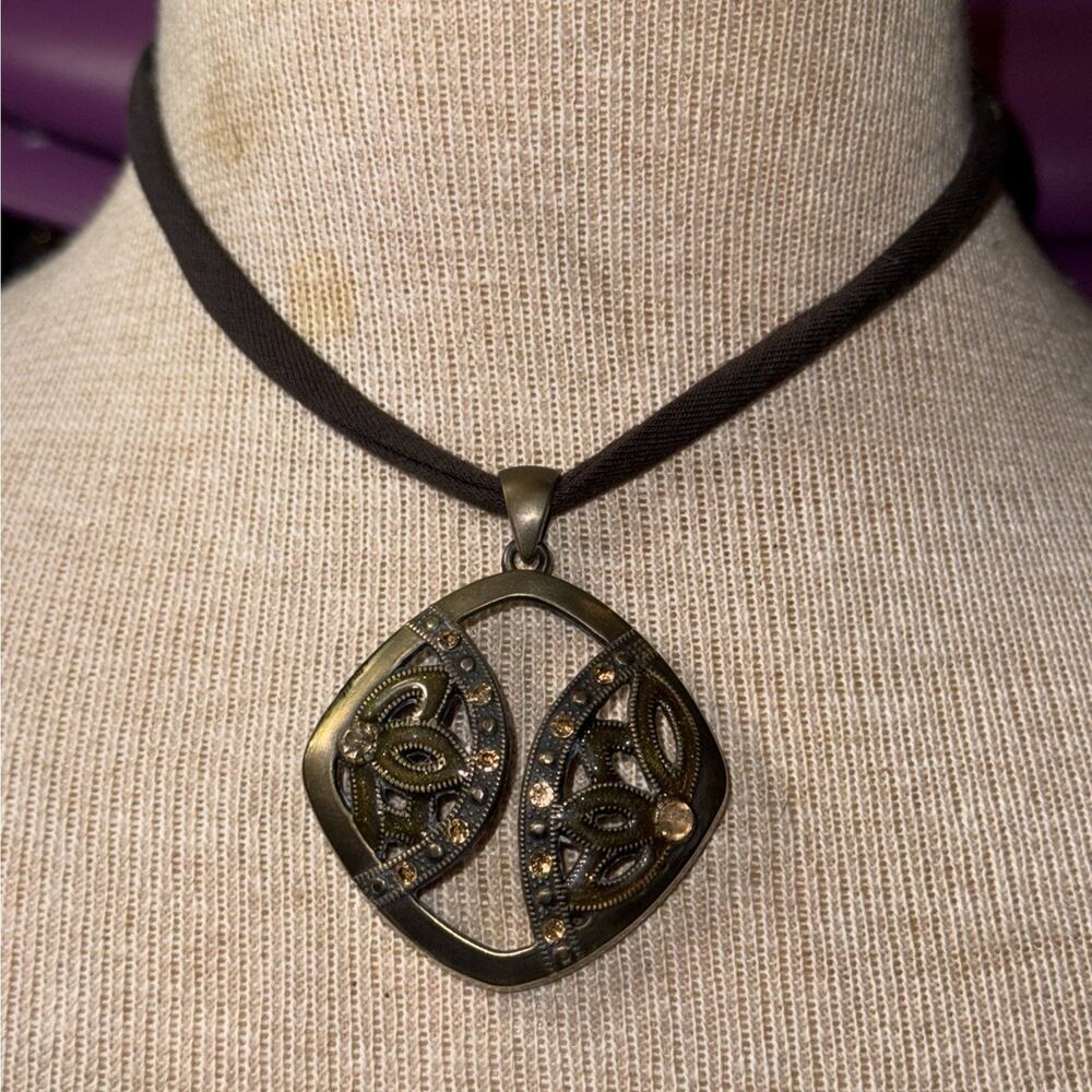 -NECKLACE WOMEN VTG Lotus Flower In Frame Pendant 2.5” Length & Width Cord Chain